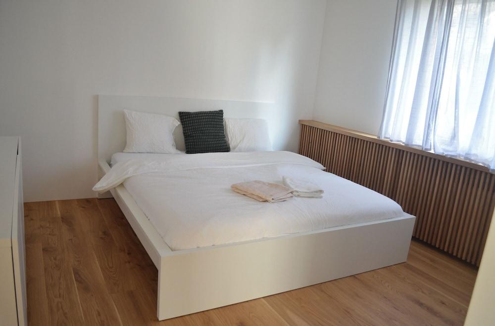 اي اي - زيوريك أيربورت - لاكسري - هوم ستاي غرفة