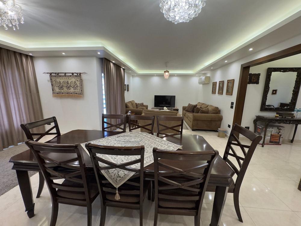 CK 1108 Spacious 2BR Apt 2BA Near Airport Room