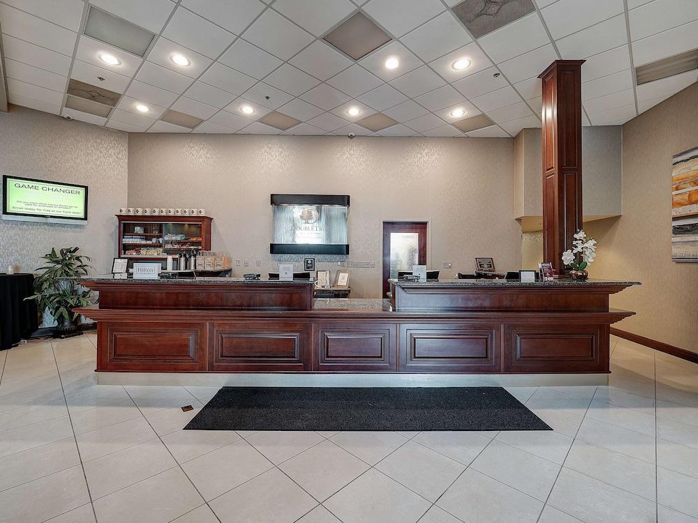 دبل تري باي هيلتون هوتل بلومنجتون منطقة الاستقبال