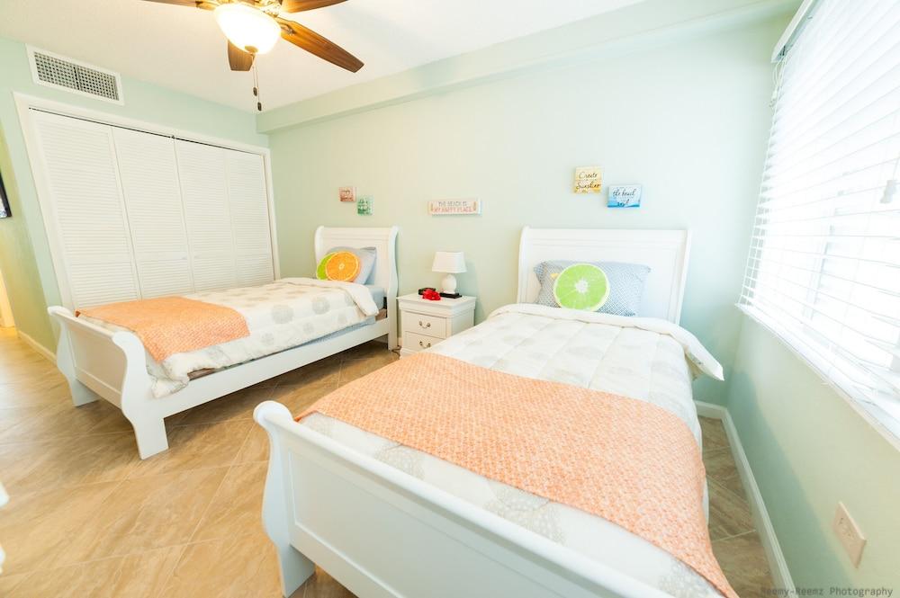 Gorgeous Ocean Views! Welcome to Bella Breeze! BeachFront 2BR 2BA