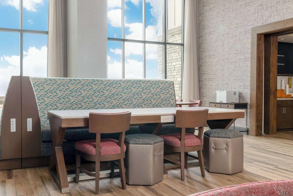 هامبتون إن آند سويتس بورتر رانش لوس أنجيليس الردهة