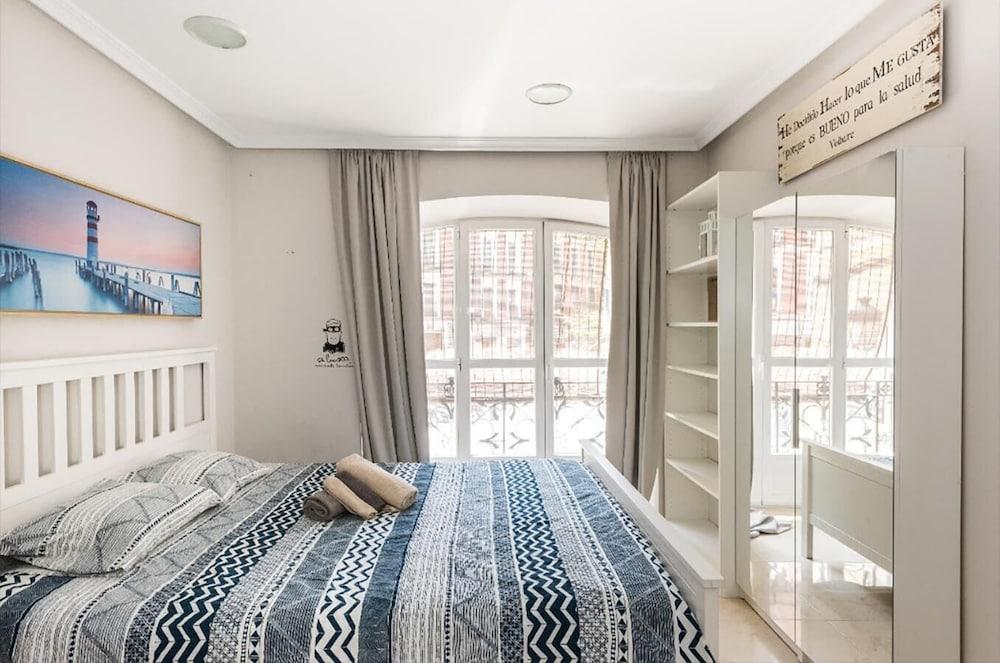 Sunny Cozy Apt. Historic District - Sol Room