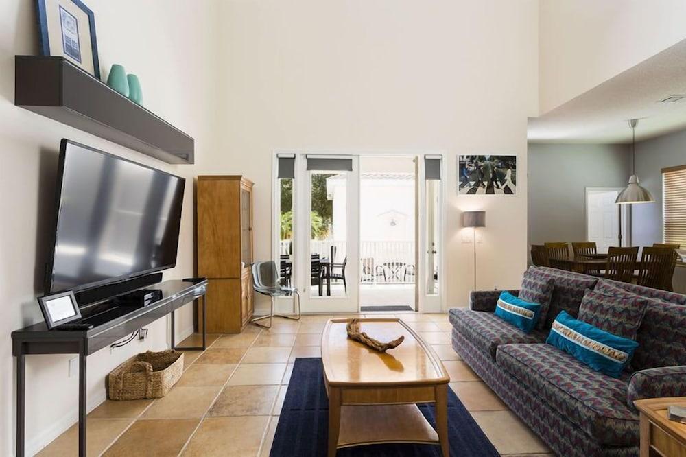 أو في 4217 - ريونيون ريزورت - 5 بد رومز 4 باث رومز فيلا منطقة الجلوس في الردهة