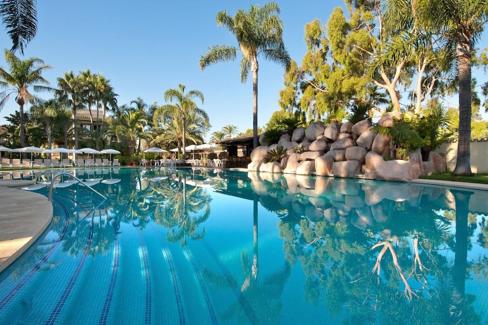 هوتل بلو باي بانوس