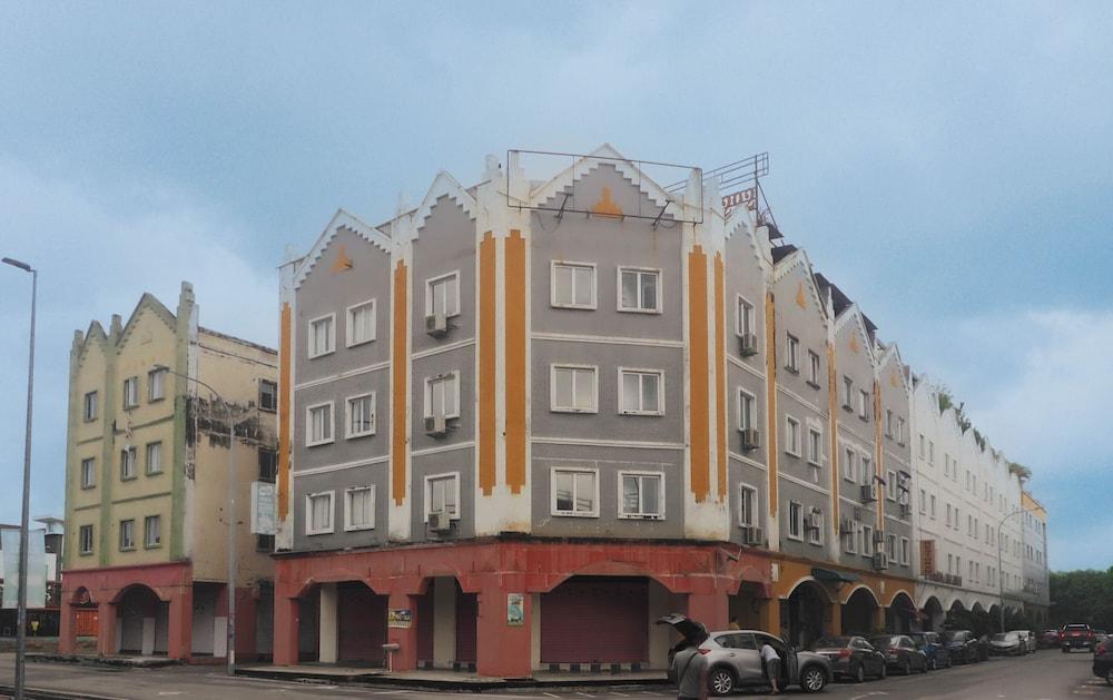 كلوث آرت هوم ستاي نير جونكر، آنديأبلوان المنطقة الخارجية