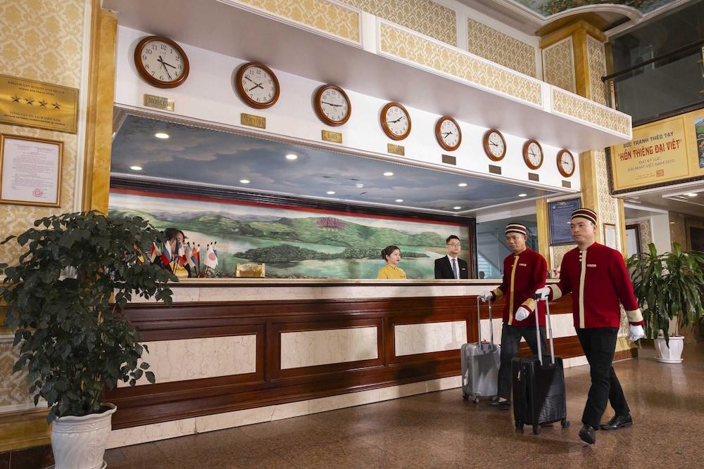 هوانج سون بيس هوتل منصة تسجيل إجراءات الوصول/المغادرة