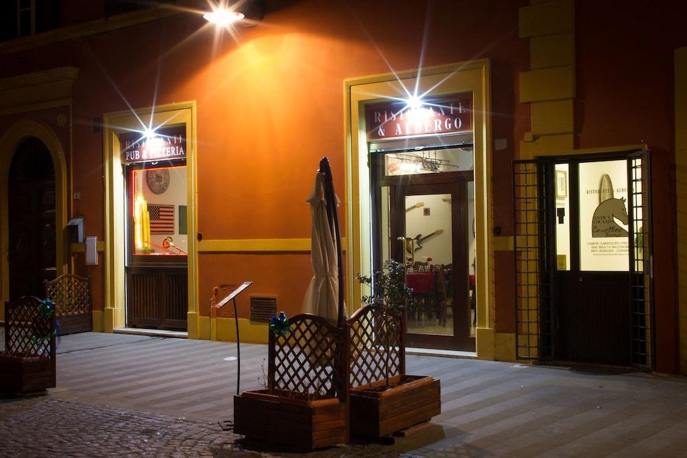 أنتيكا لوكاندا ديل كافالينو بيانكو