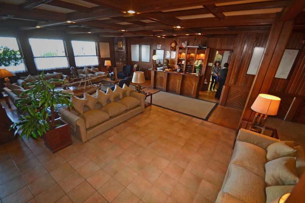 أبا بريزيدينتي سويتس بويرتو مونت منطقة الانتظار في الردهة