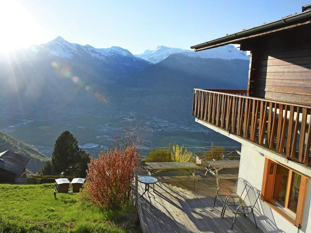 شاليت فور 6 بيوبل ويذ فيوز أوف فيسوناز المنطقة الخارجية