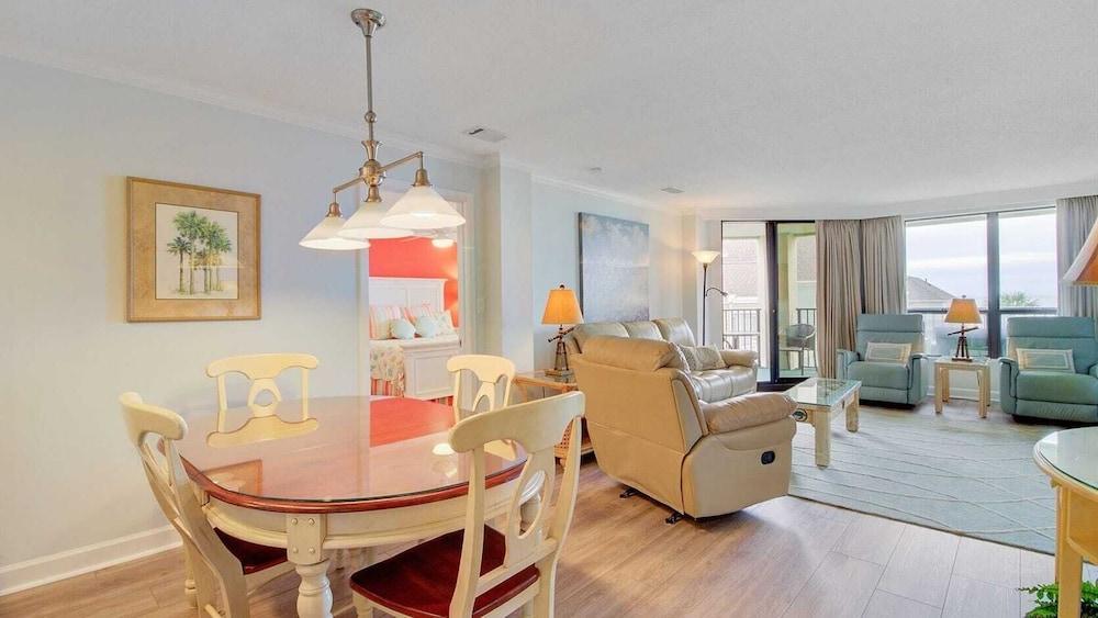 311 Summerhouse by Avantstay Beach Views Access to Community Pool Interior