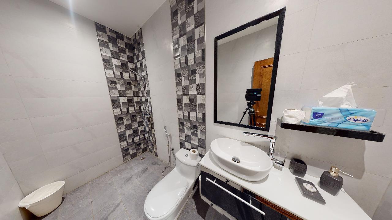 Elegant Chalet with Grass Lawn | 129 Bathroom