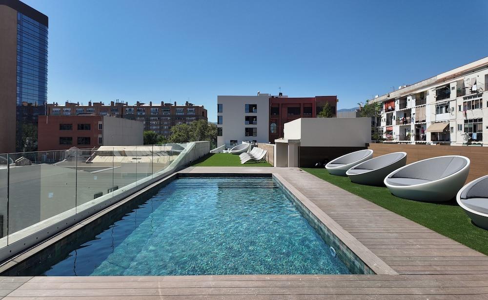 BLAU Student Housing & Language Academy Rooftop Pool