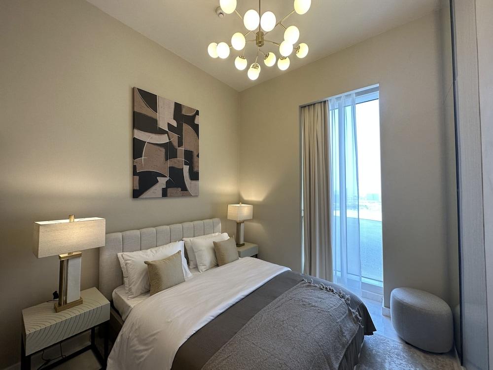 منزل - شقة بنتهاوس مكونة من 4 غرف نوم في خور دبي بإطلالة على الميناء غرفة