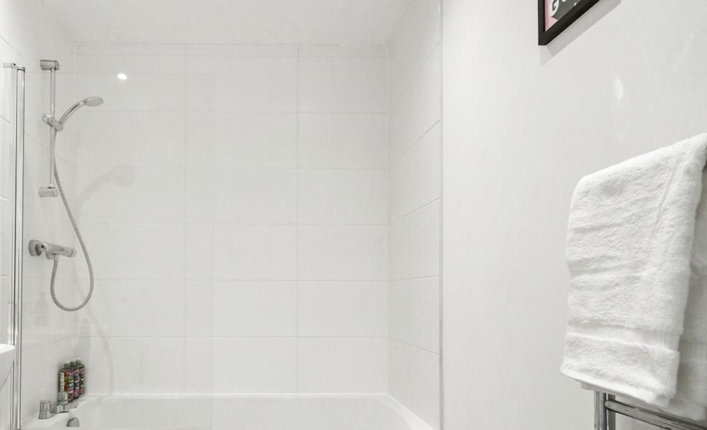 لاكشري إيكو سوبر كينج أبارتمنت ويذ لارج بالكوني حمام