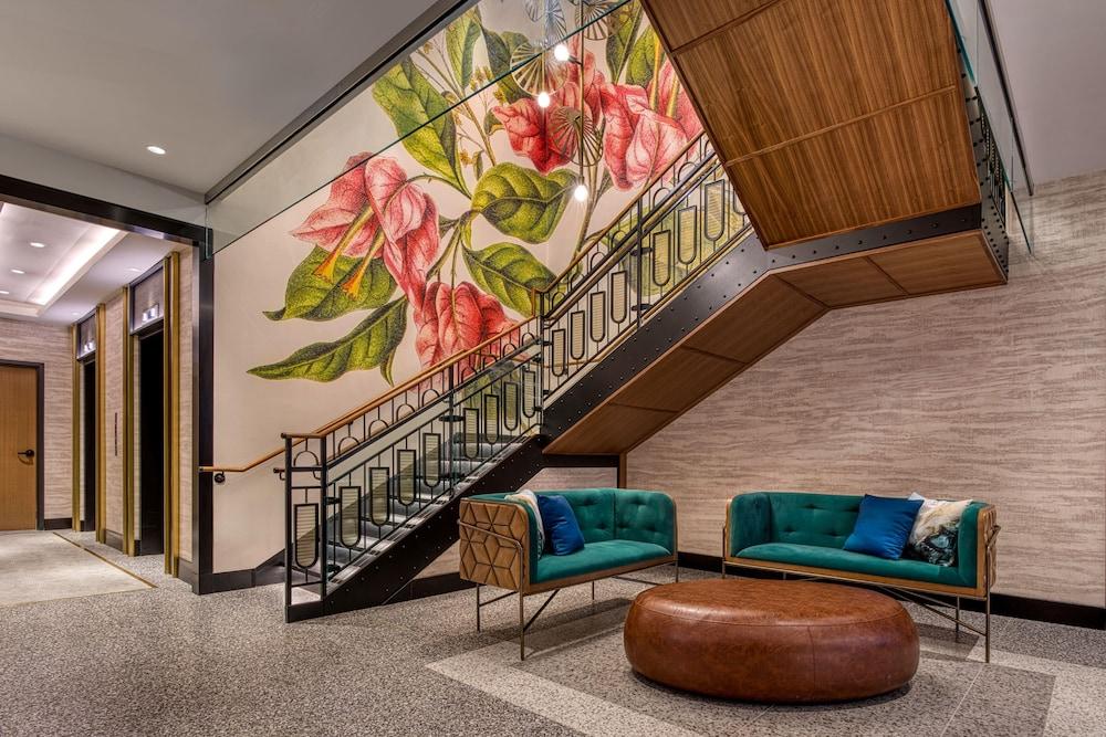 تور هوتل تورونتو، بارت أوفيجي د ي باي هيات الردهة