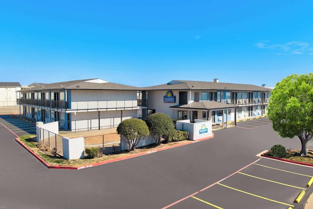 دايز إن باي ويندام ويتشيتا فولز