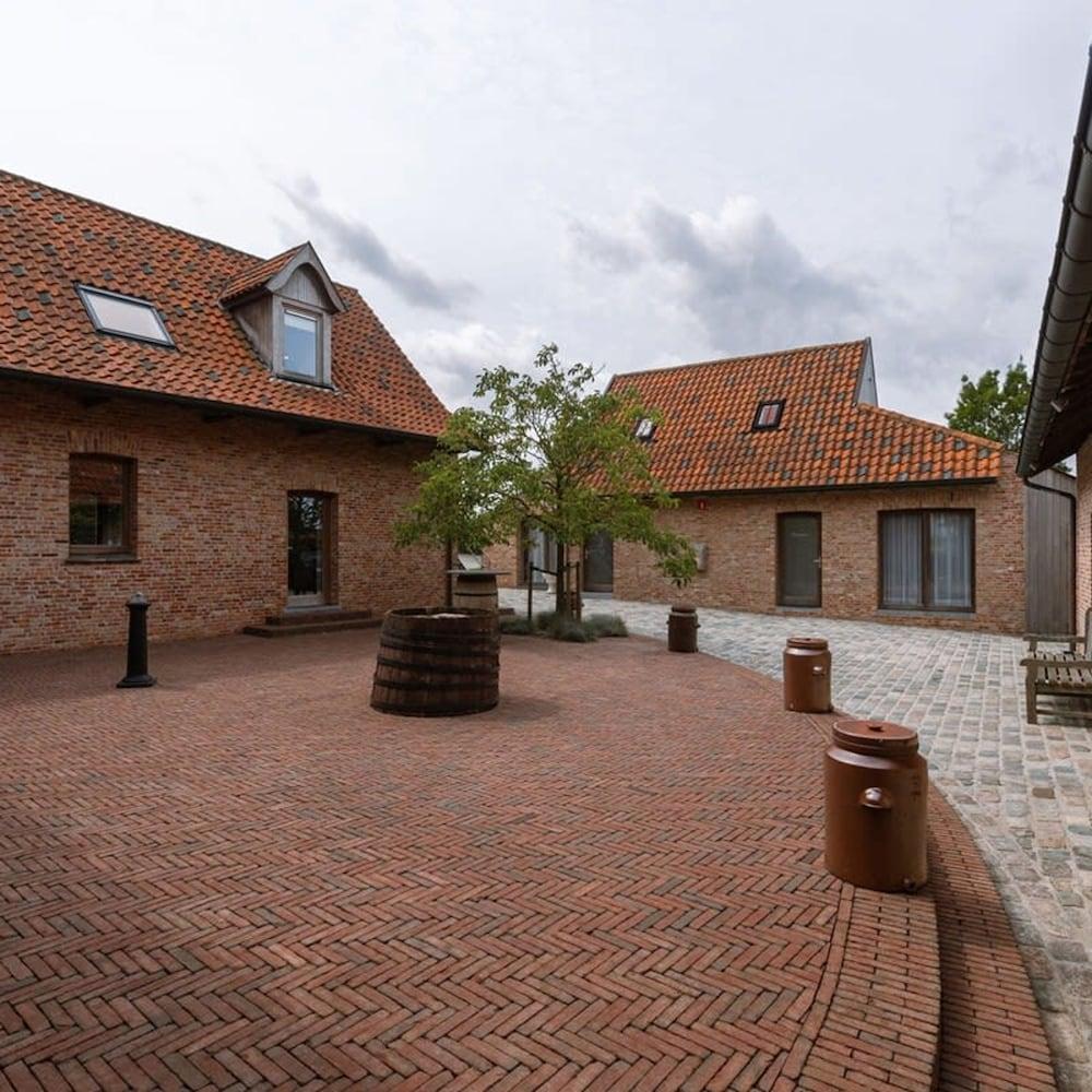 لافيلي آندر فارم إن ذا جرينري أوف كورتريك غرفة