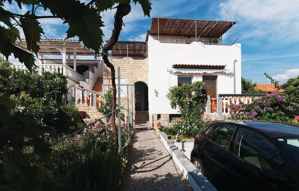 ستنينج أبارتمنت إن باكوستان ويذ 1 بد رومز آند وايفاي المنطقة الخارجية