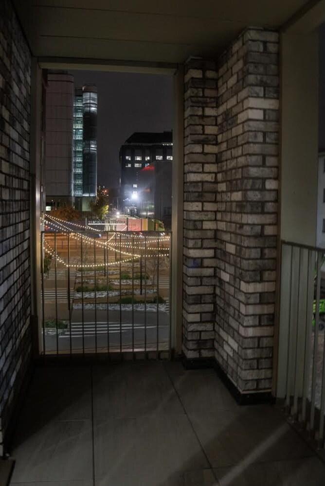 Immaculate 2-bed Apartment in Canary Wharf Property Grounds