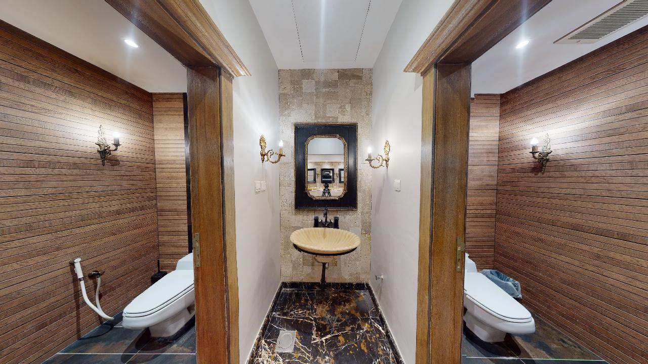 Elegant Chalet with Grass Lawn | 129 Bathroom
