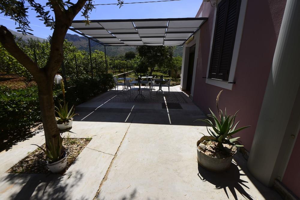 ميس سيسيلي بي آند بي