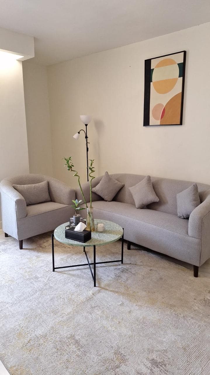 Modern Apartment with Self Check-in | 5860 Living Area