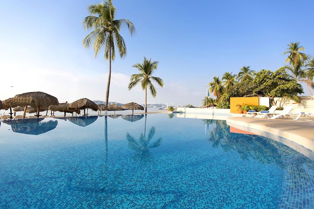 أفالون إكسكاليبور أكابولكو حمام سباحة لا متناهي