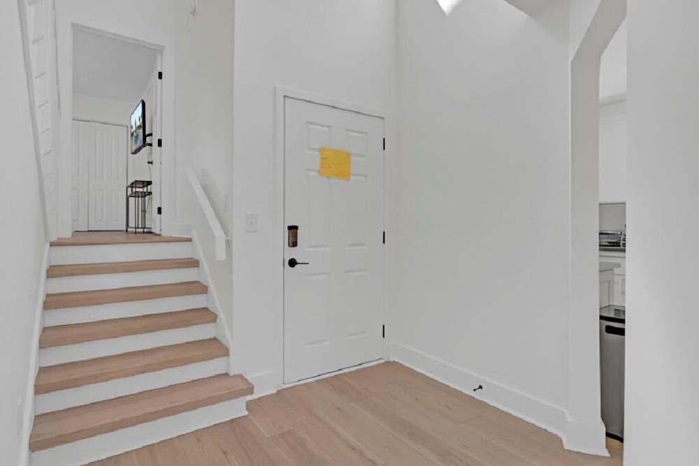 راكيت كلوب 22 باي وايلد ديونز، ويث أمينيتيز داخلي