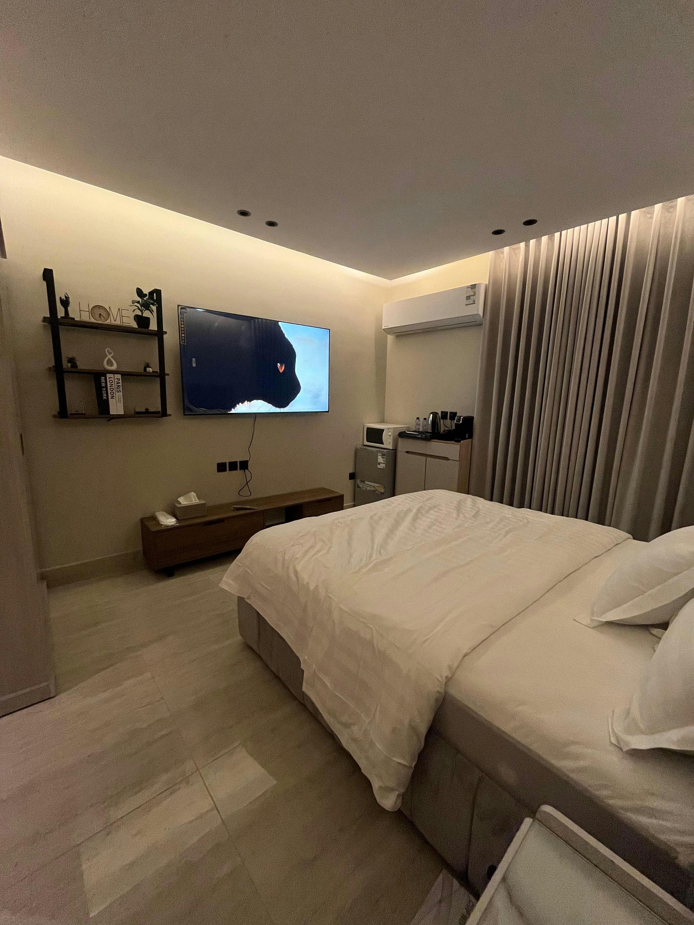 Peaceful Studio with Self Check-in | 4909 Featured Image