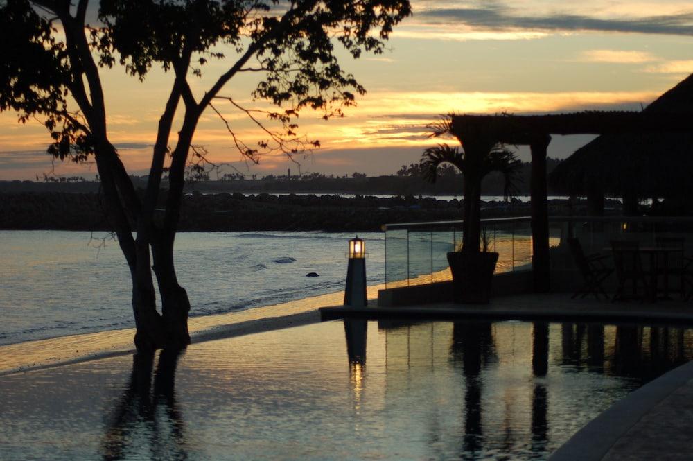 بسولوت بيتش فرونت لاكشري كوندو ويذ جريت فيوز!" الشاطئ