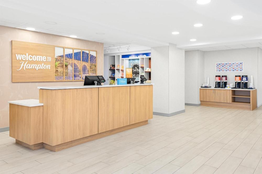 هامبتون إن باي هيلتون جينس فيل هاي ماركت منطقة الاستقبال