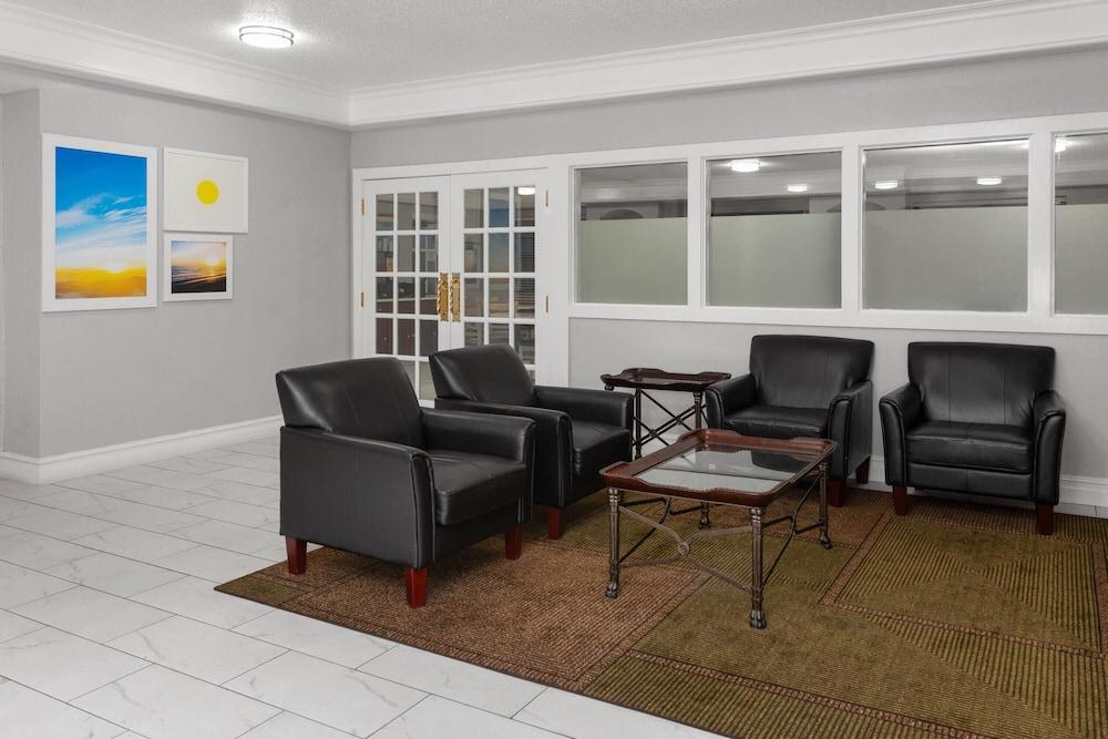 دايز إن آند سويتس باي وبندام أرلينغتون هايتس الردهة