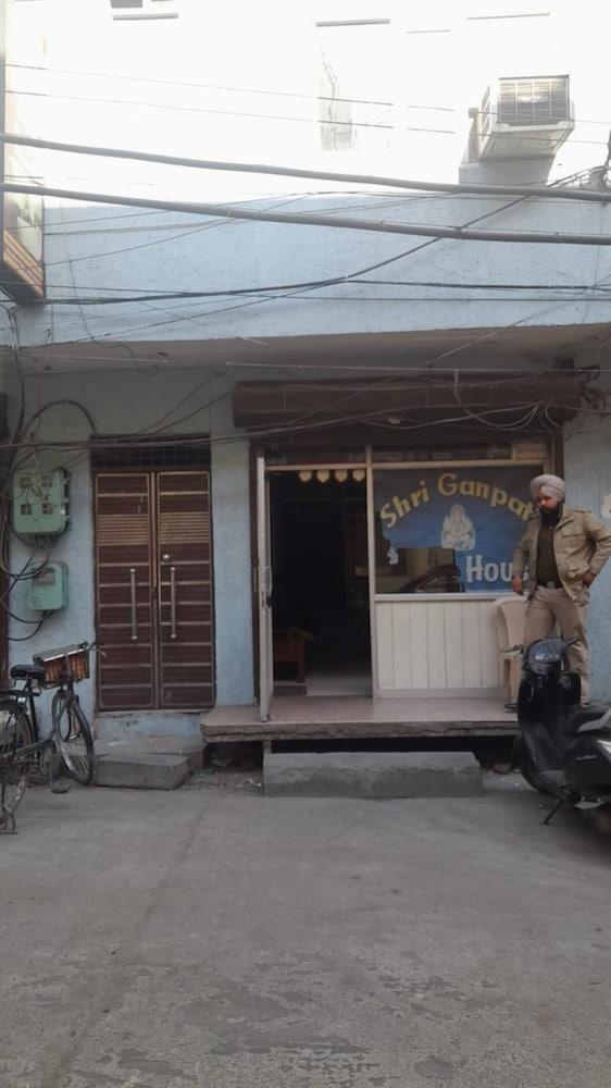 Goroomgo shri Ganpati Guest house Property Grounds