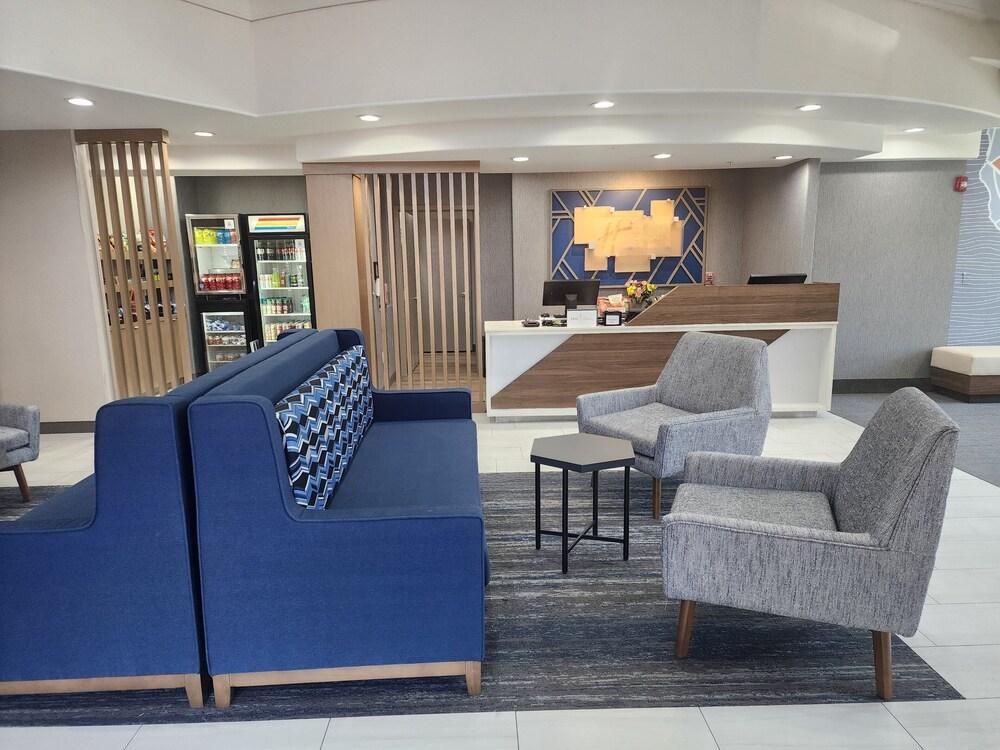 هوليداي إن إكسبرس آند سويتس ليثروب باي آيتش جي المنطقة الخارجية