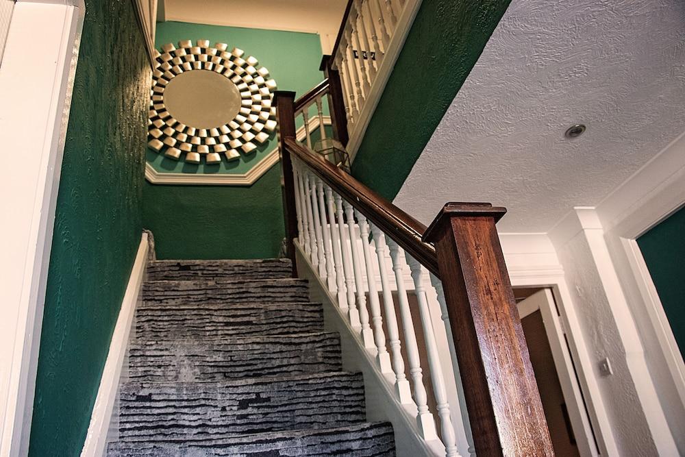 أورييت بي آند بي