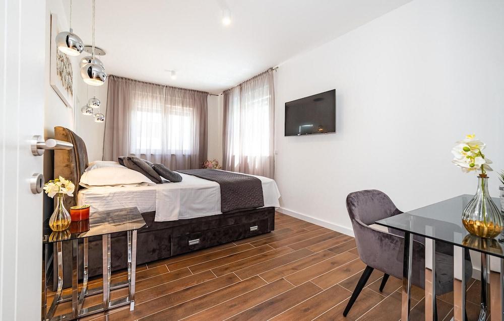 نايس هوم إن تزاتون ويذ 3 بد رومز،  يري آند هيتيد سويمينج بول