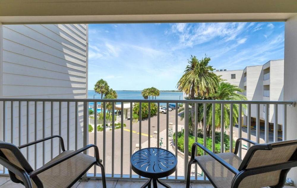 سيرينيتي أون ذا سي لاكشري كوندو دبي برفت بالكوني الصورة الأساسية