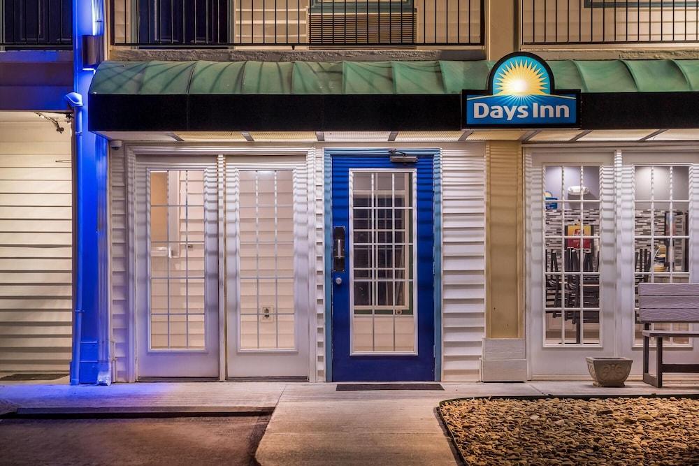 دايز إن باي ويندام سيمسونفيل المنطقة الخارجية