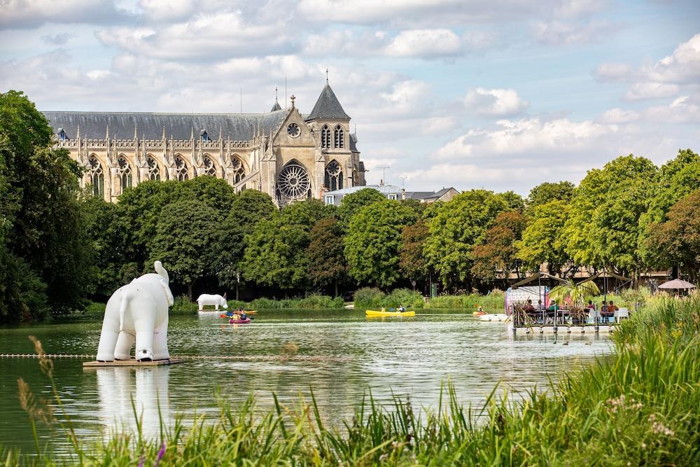 كومبينج دو شالون أون شومباني المنطقة الخارجية