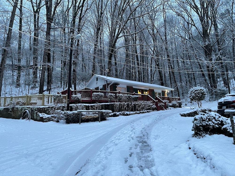 ماونتن أير كوتيدجز، إن، آند جلامبينج المنطقة الخارجية