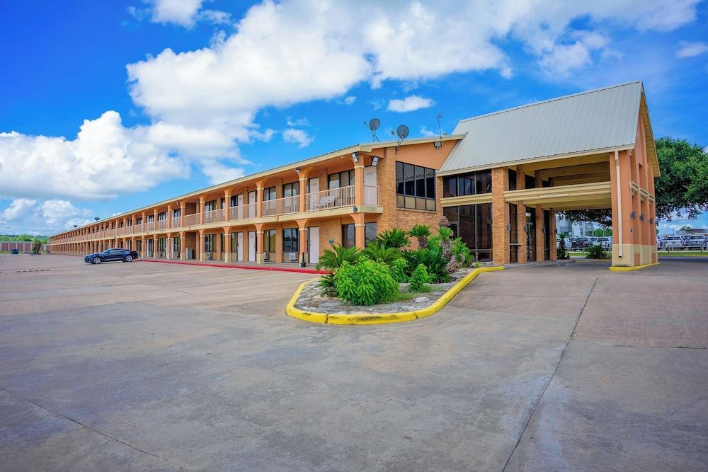 River Valley Motor Inn Exterior