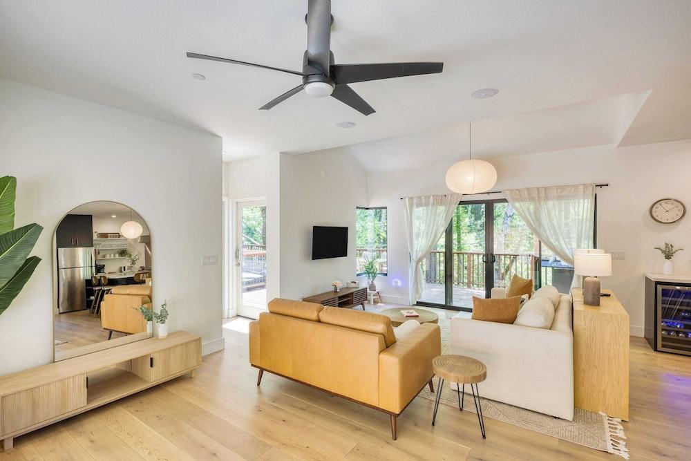 ميل كريك باي أفانتستاي مودرن ديزاين، باتيو، هوت توب داخلي