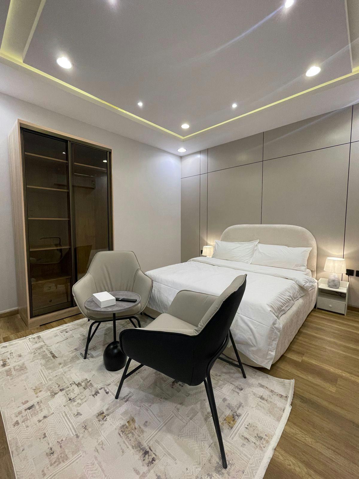 Elegant Apartment with Comfortable and Simple Furniture | 4816 Room