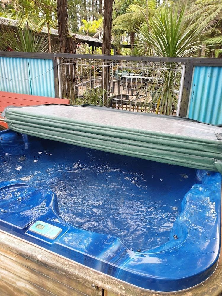 وودلاندز موتل آند كونفرنس فينيو نادي صحي