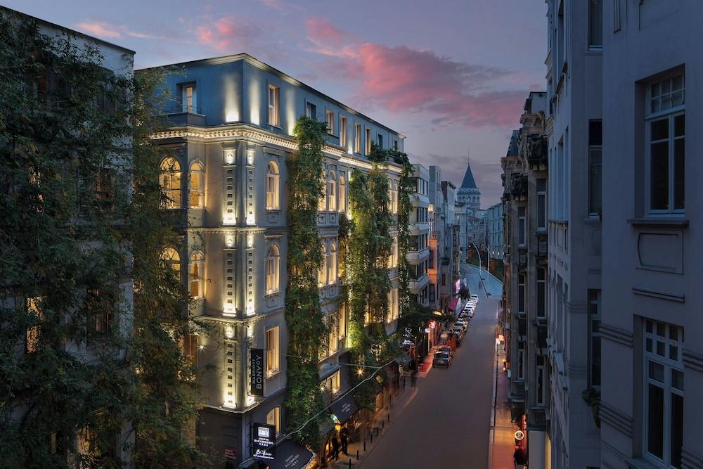 أداهان ديكاموندو بيرا، أوتوجراف كوليكشن المنطقة الخارجية