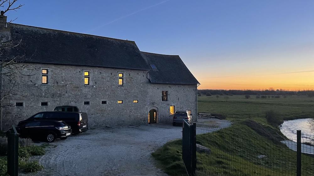 لا فير بريدج جيست هاوس