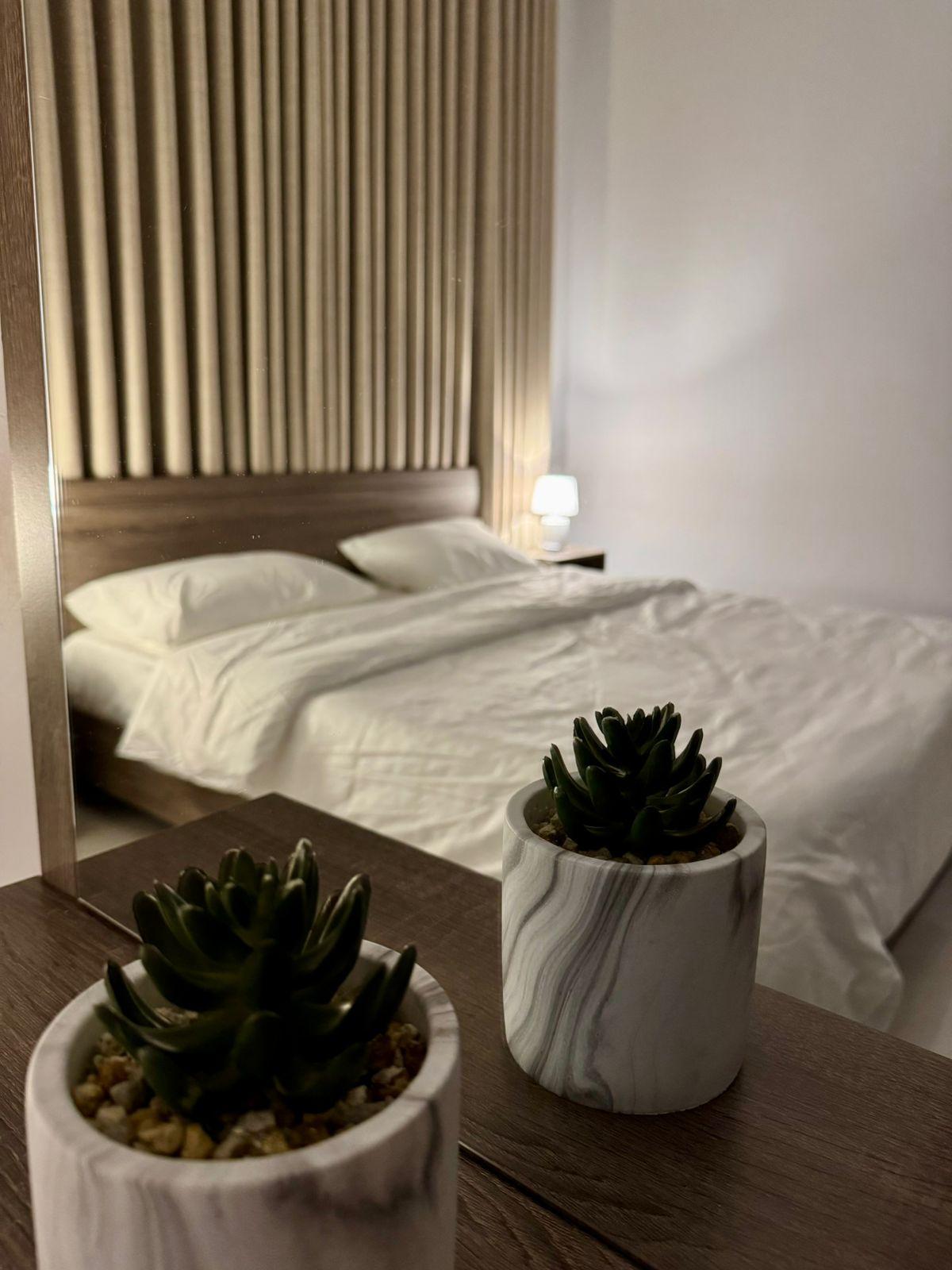 Elegant Apartment with Self Check-in | 5722 Bedroom