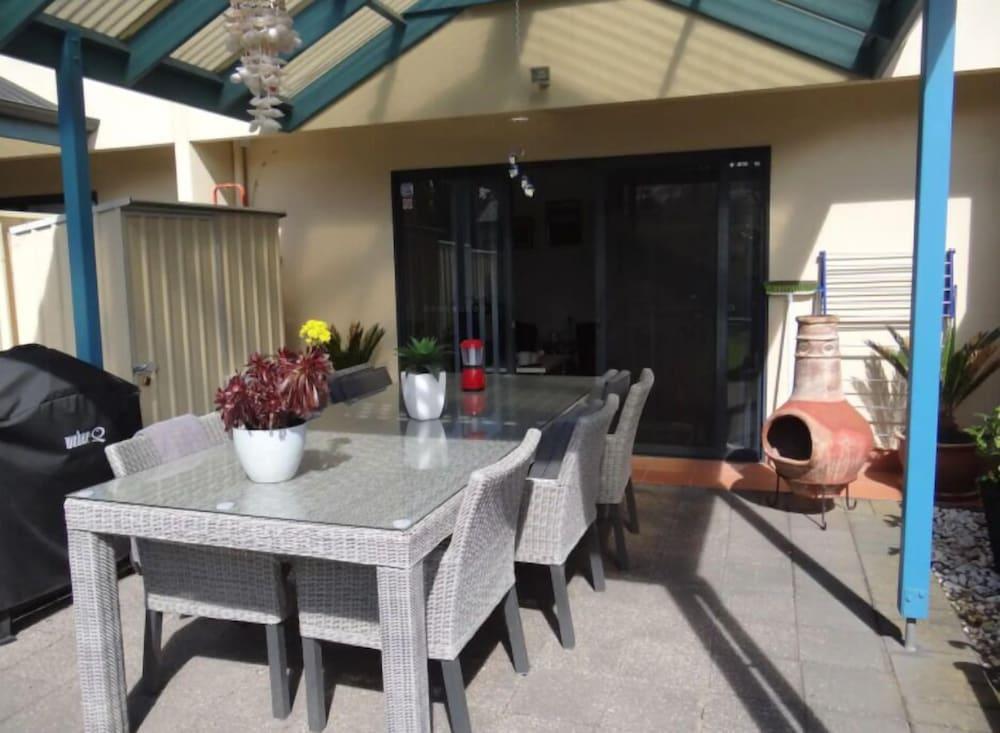 فيكتور هوليدايز