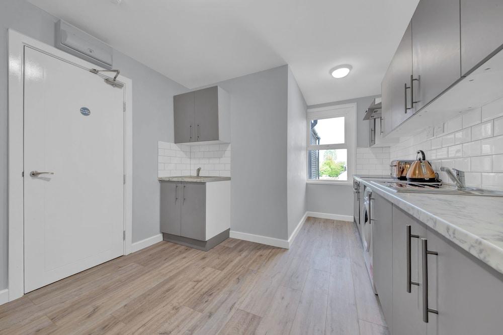 كوزي سيرفيسيد إنسويت إن ويست درايتون لانانان ارسي ي مطبخ خاص