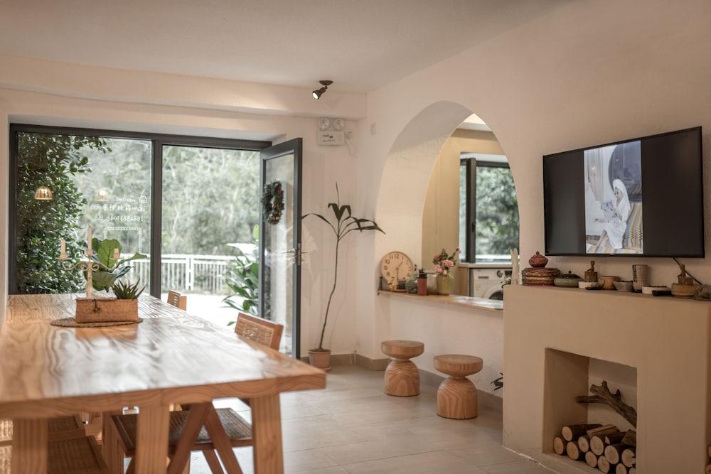 Distant Mountain Guesthouse Reception